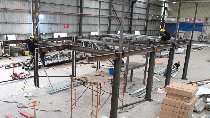 After the production of the steel structure is completed, we conduct a trial assembly before shipment to ensure smooth installation for the customer.